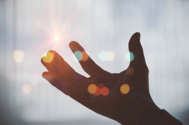 Taylandlı kadınlar gün doğumunda Tanrı 'nın kutsaması için dua ederler. Hıristiyan Dini kavramı geçmişi. Tanrı için savaşmak ve zafer.