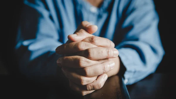 Mãos Dobradas Oração Uma Bíblia Sagrada Conceito Igreja Para Espiritualidade — Fotografia de Stock