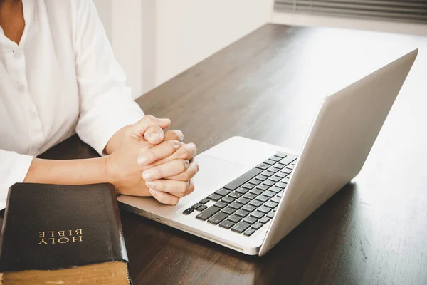 Evden ibadet, pazar günü canlı kilise, Covid 19 durumu için karantina