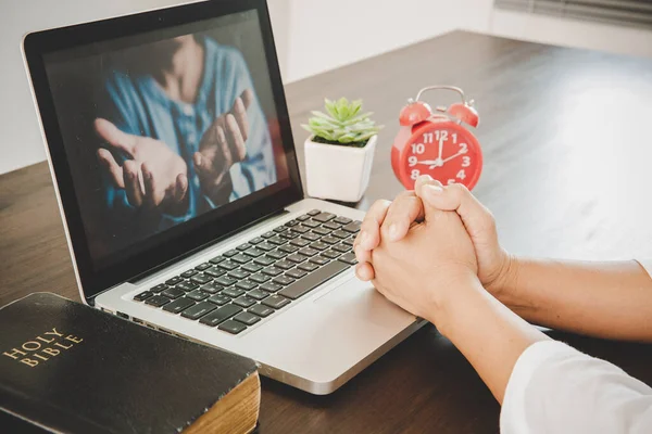 Evden ibadet, pazar günü canlı kilise, Covid 19 durumu için karantina