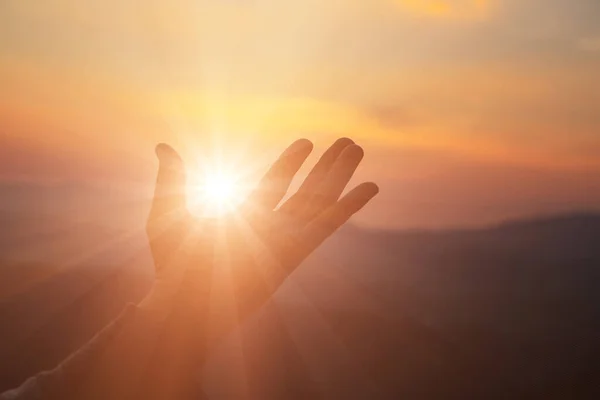 Silhouette Naplemente Háttér Felemeli Kezét Istentiszteleten Keresztény Vallás Koncepció Háttér — Stock Fotó
