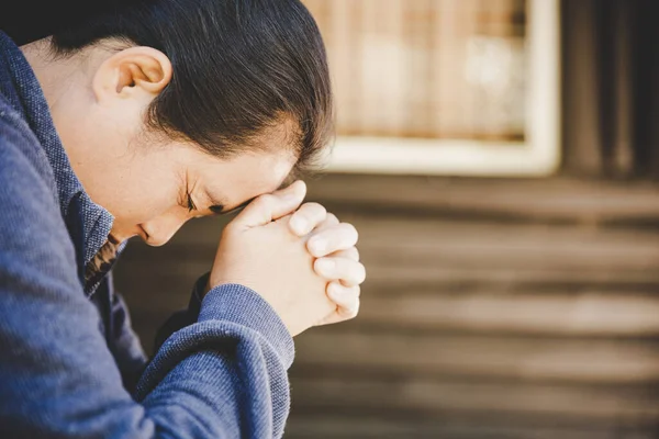 Kezei Imádkoznak Istenhez Imádkozzon Istenhez Hogy Jobb Élete Legyen Bocsánatért — Stock Fotó