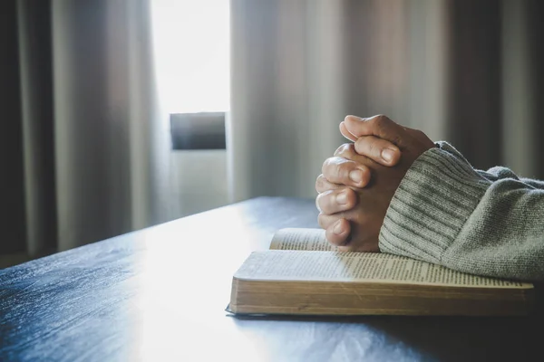 Mujer Asiática Rezando Dios Con Espacio Blanco Para Texto — Foto de Stock