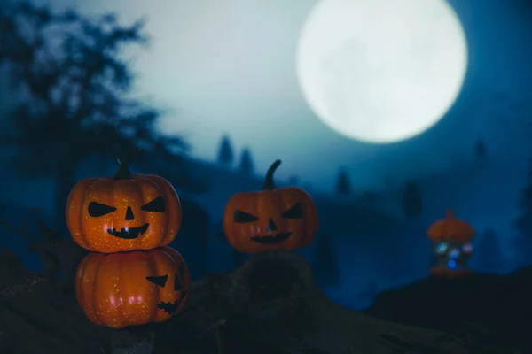 Halloween Abóbora Cabeça Jack Lanterna Com Velas Acesas Abóboras Cemitério — Fotografia de Stock