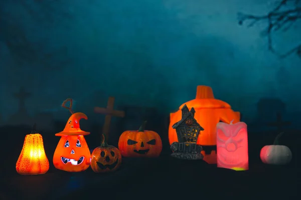 Halloween Pumpkin Head Jack Lantern Burning Candles Pumpkins Graveyard Spooky — Zdjęcie stockowe