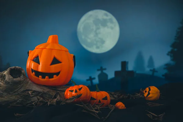 Halloween Pumpkin Head Jack Lantern Burning Candles Pumpkins Graveyard Spooky — Fotografia de Stock