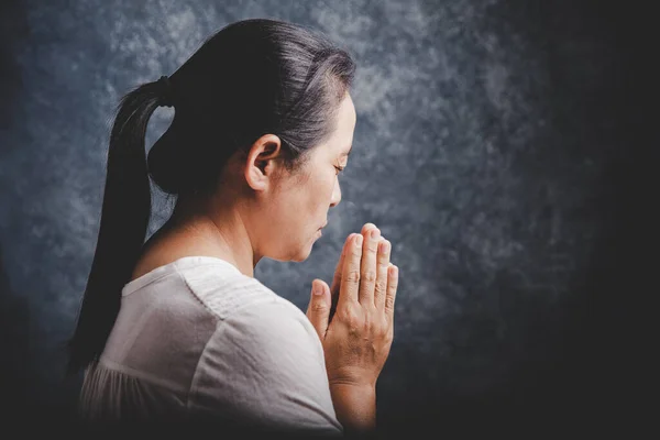 Vida Cristiana Crisis Oración Dios Mujer Reza Por Bendición Dios —  Fotos de Stock