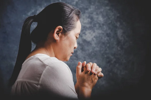 Vida Cristiana Crisis Oración Dios Mujer Reza Por Bendición Dios —  Fotos de Stock