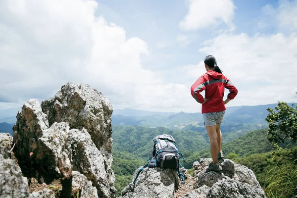 Young Person Hiking Female Standing Top Rock Backpack Woman Looking — Fotografia de Stock