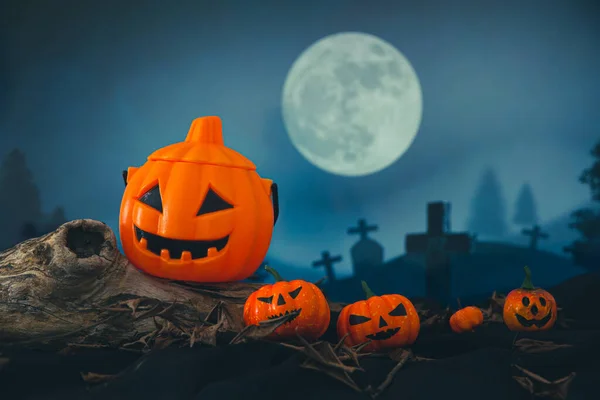 Halloween Pumpkin Head Jack Lantern Burning Candles Pumpkins Graveyard Spooky — Fotografia de Stock