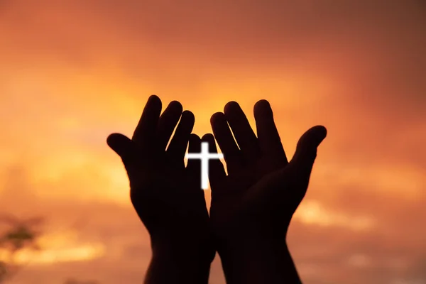 Человеческие Руки Открывают Ладони Поклонения Молятся Боге Фоном Является Восход — стоковое фото