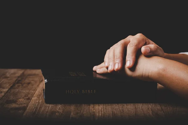Close Christian Woman Hand Holy Bible Pray Worship Thank God — Foto de Stock