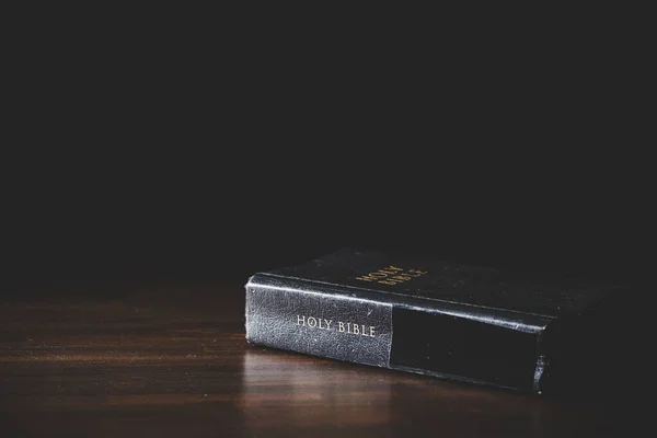 Holy Bible Book Paper Education Black Wooden Background Christian Catholic — Stock Photo, Image