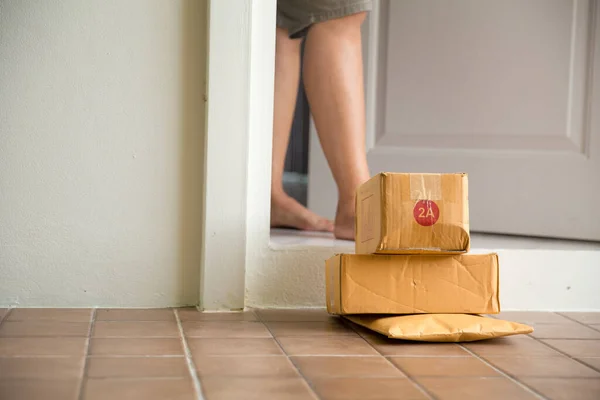 Woman Collects Parcel Door Box Door Floor Online Shopping Boxes — Stockfoto