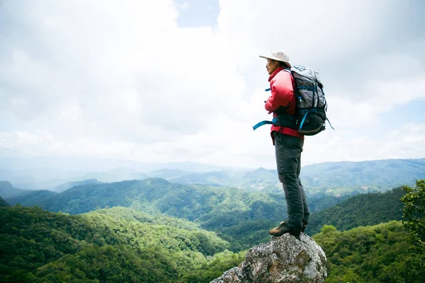Young Person Hiking Male Top Rock Backpack Man Looking Beautiful — Foto de Stock