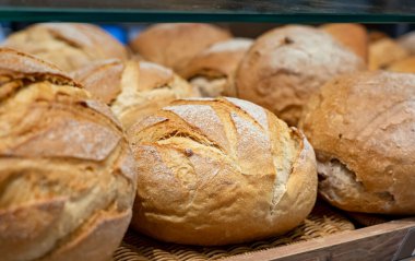 Ev yapımı ekmek fırından taze çıktı..