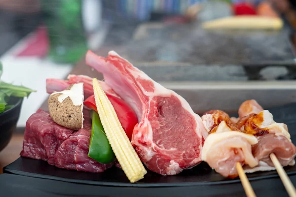 Gegrilde Meng Biefstuk Met Kruiden Hot Stone Aziatisch Diner Concept — Stockfoto