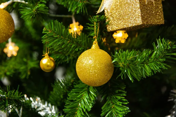 Conceptos Vacaciones Árbol Navidad Con Decoración Dorada — Foto de Stock