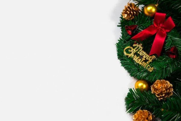 Kerstversiering Kerstkrans Witte Achtergrond Met Kopieerruimte Wenskaart Concept — Stockfoto