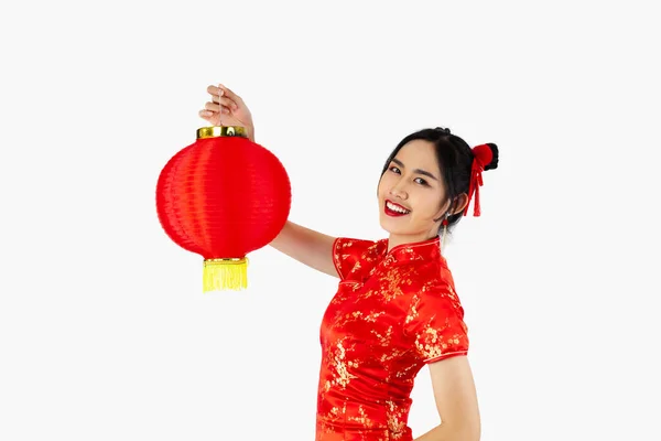 Femme Asiatique Costume Rouge Cheongsam Tenant Lanterne Isolée Sur Fond — Photo