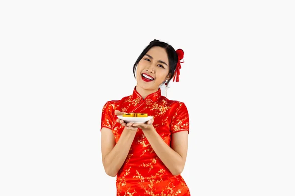 Femme Asiatique Costume Oriental Traditionnel Rouge Tenant Assiette Thés Isolés — Photo