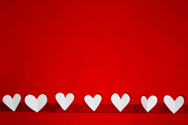 Валентинний Фон Концепцією Простору Копіювання Білі Серця Червоному Фоні Текстом — стокове фото