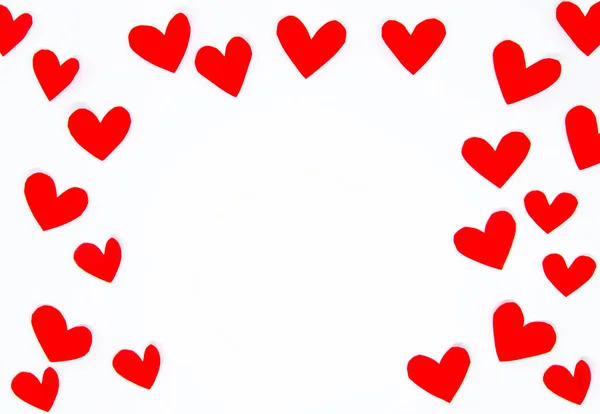 白色背景上可爱的红纸红心 情人节 有复制空间的爱的概念背景 — 图库照片