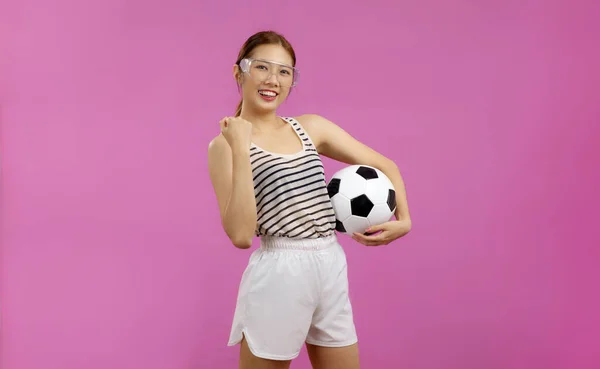 Joven Asiática Alegre Camiseta Blanca Sobre Fondo Rosa Aislado Mirando —  Fotos de Stock