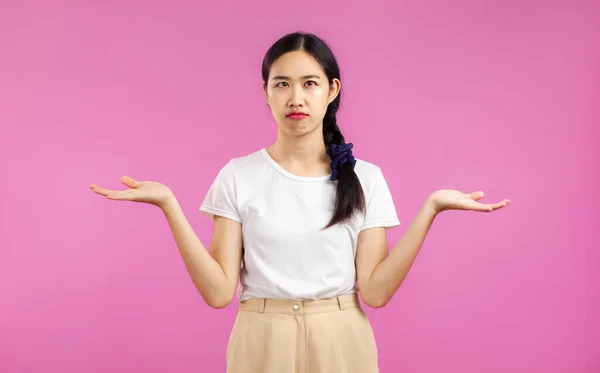 Jeune Femme Asiatique Shirt Blanc Posant Demander Confus Sur Fond — Photo