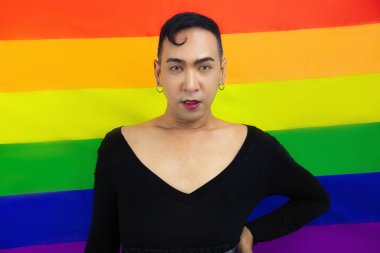 Transseksüel erkek izole edilmiş gökkuşağı gurur bayrağı gurur ayı, LGBTQ fotoğraf kavramları