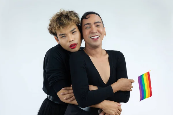 Foto Casal Gay Asiático Segurando Orgulho Bandeira Arco Íris Isolado — Fotografia de Stock