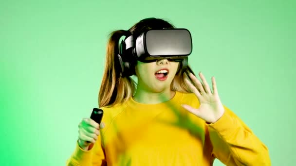 Metaverse Concept Amazed Young Asian Woman Wearing Black Headset Touching — Vídeo de Stock