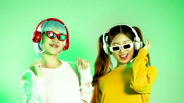 Metaverse Music World Concept Two Young Asian Woman Wearing Headphone — Video