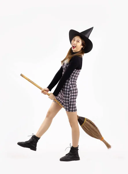 Young Asian Witch Girl Black Halloween Costume Wearing Witch Hat — Stok fotoğraf