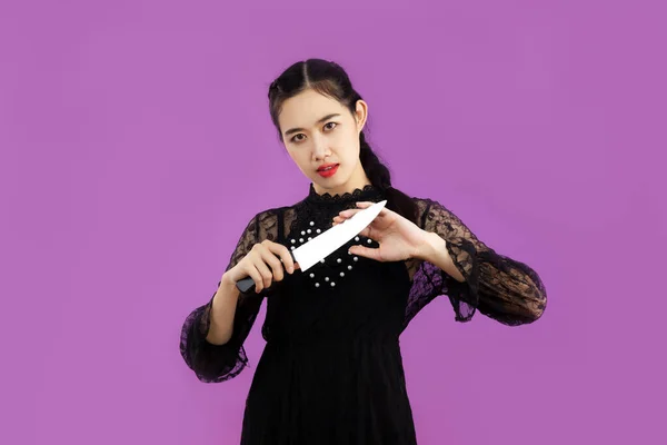 Femme Asiatique Thème Halloween Robe Noire Avec Couteau Tenant Posant — Photo