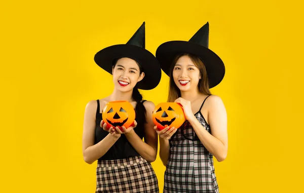 Aziatische Vrouwen Halloween Concept Kostuum Dragen Heks Hoed Met Oranje — Stockfoto