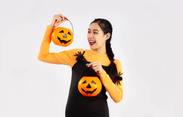 Jonge Aziatische Vrouw Zwart Oranje Kleur Halloween Kostuum Houden Pompoen — Stockfoto