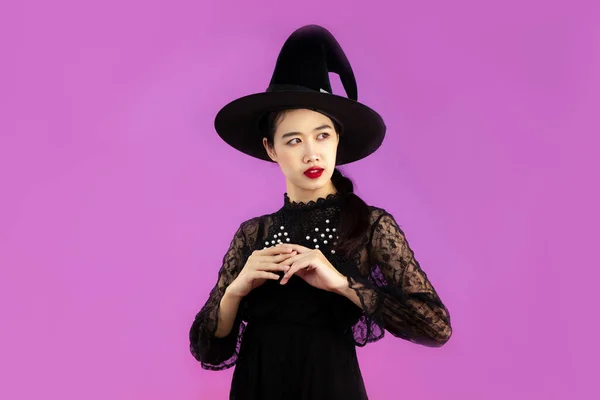 Halloween Thema Jonge Aziatische Vrouw Zwarte Jurk Dragen Heks Hoed — Stockfoto