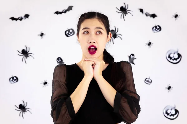 Halloween Thema Mooie Aziatische Vrouw Zwarte Jurk Dragen Heks Hoed — Stockfoto