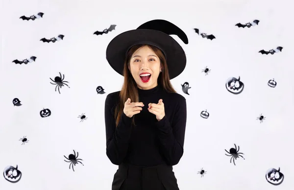 Halloween Thème Jeune Jolie Fille Asiatique Costume Sorcière Noire Posant — Photo