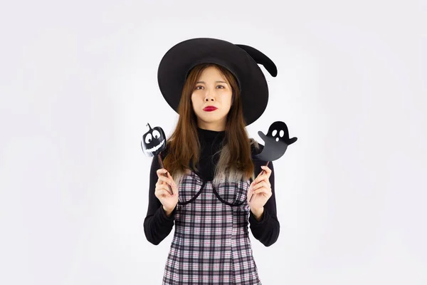 Halloween Thema Jonge Aziatische Vrouw Het Dragen Van Heks Hoed — Stockfoto