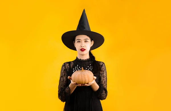 Halloween Thema Jonge Aziatische Vrouw Heks Kostuum Zwarte Jurk Dragen — Stockfoto