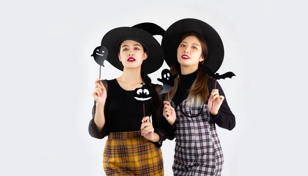 Halloween Thema Jonge Aziatische Vrouwen Zwarte Jurk Dragen Heks Hoed — Stockfoto