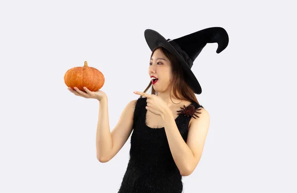 Tema Halloween Mujer Asiática Joven Vestido Negro Decorado Con Araña —  Fotos de Stock