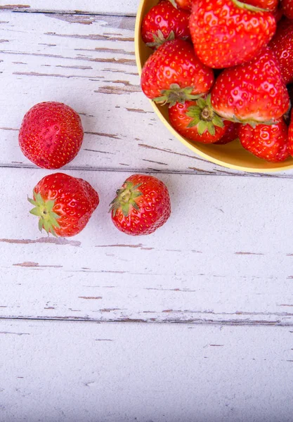 Strawberries Plate Light Table Top View Copy Space — Stockfoto