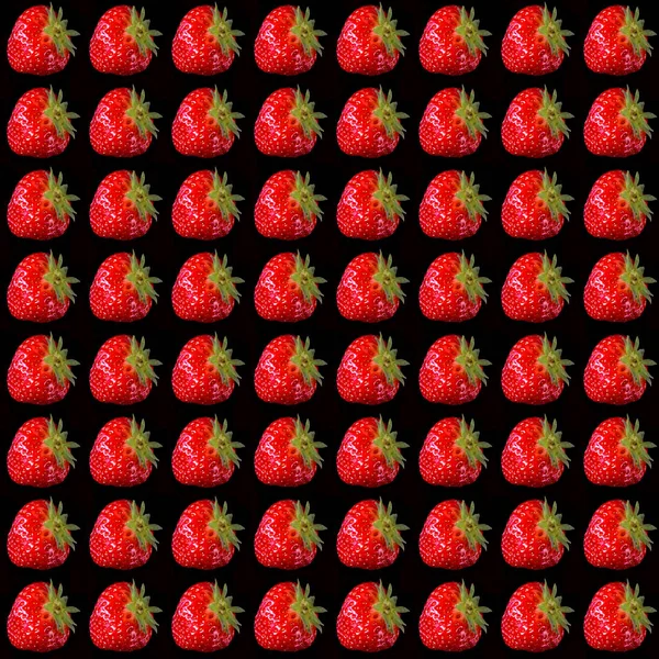 Fresas Dispuestas Una Línea Aisladas Sobre Fondo Negro Patrón Reticulado — Foto de Stock