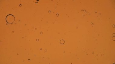 Ağır çekimde yağ kabarcıkları, gradyan aydınlatma, makro