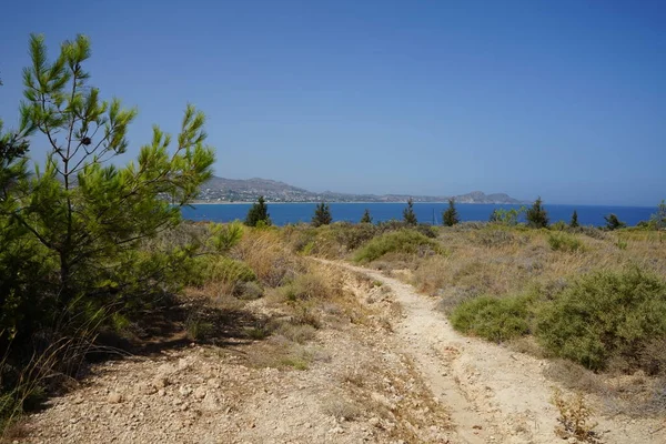 Великолепный Пейзаж Видом Средиземное Море Феодосийским Холмом Колумбом Родами Грецией — стоковое фото