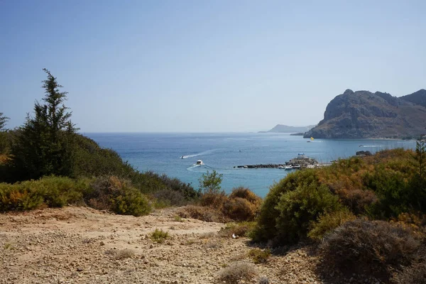 在希腊罗得岛科林皮亚 有旗山的地中海壮丽风景 — 图库照片