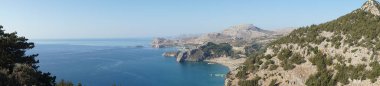 Fotoğraf panoraması. Akdeniz 'e bakan muhteşem bir manzara var. Kolympia, Rodos, Yunanistan